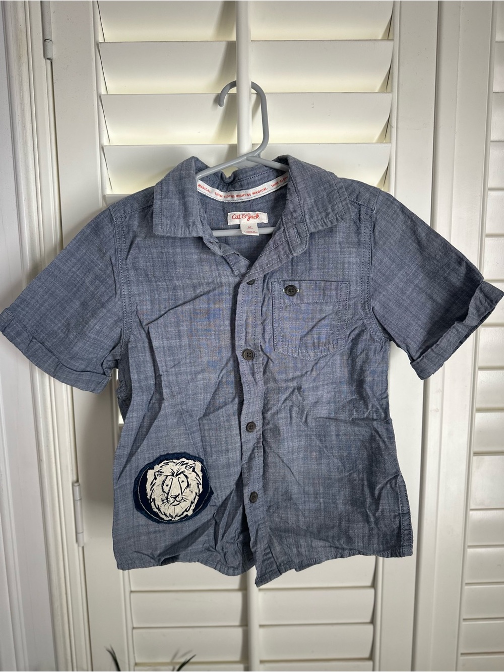 Cat & Jack Blue Short-Sleeve Button-Up Shirt with Lion Graphic Boys 5T